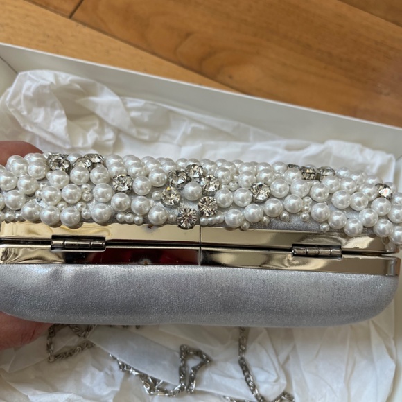 Pearl and crystal Bridal/ Special Occasion Clutch - Picture 5 of 11